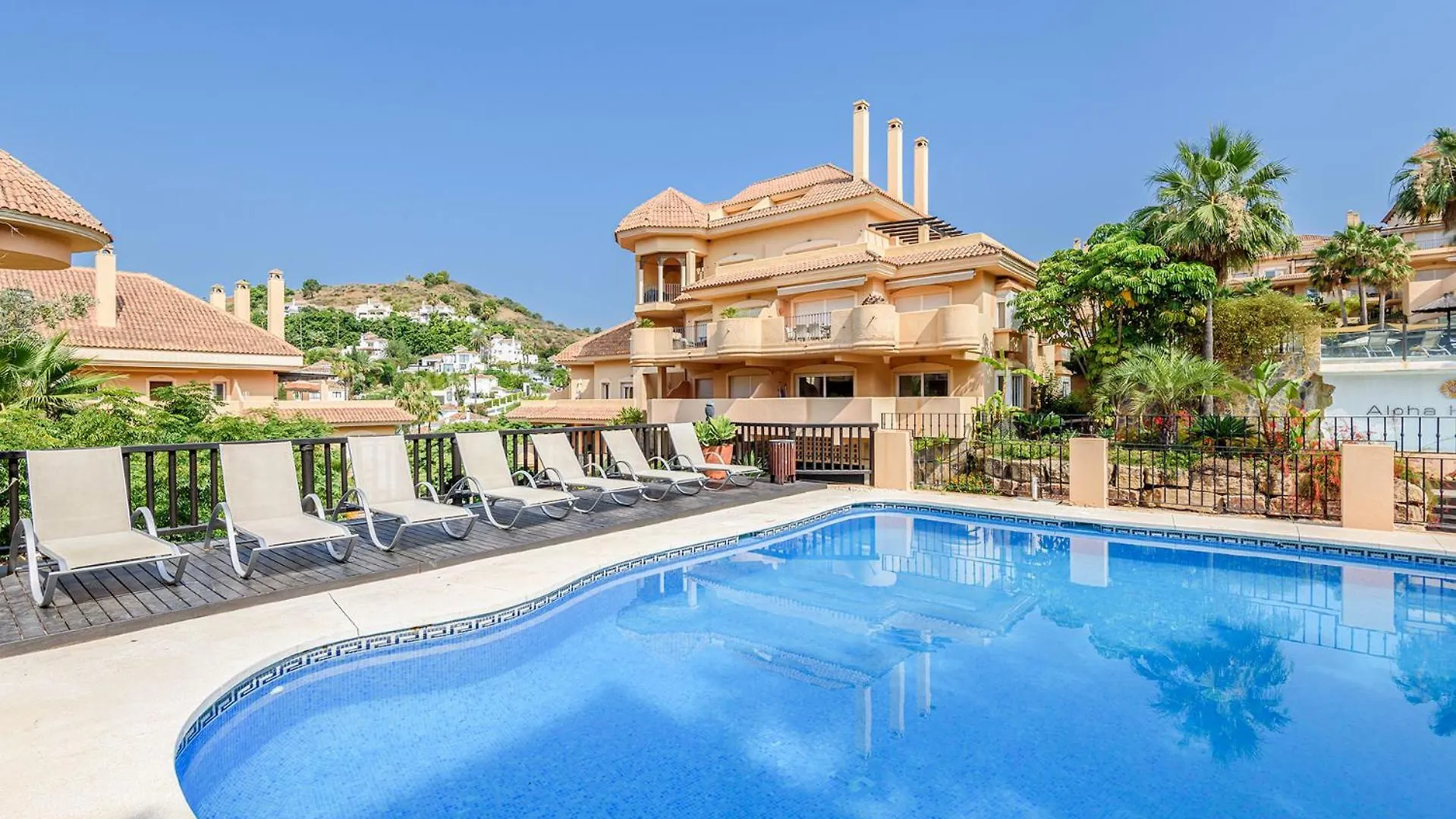 Alcam Aloha Deluxe 62 Apartment Marbella